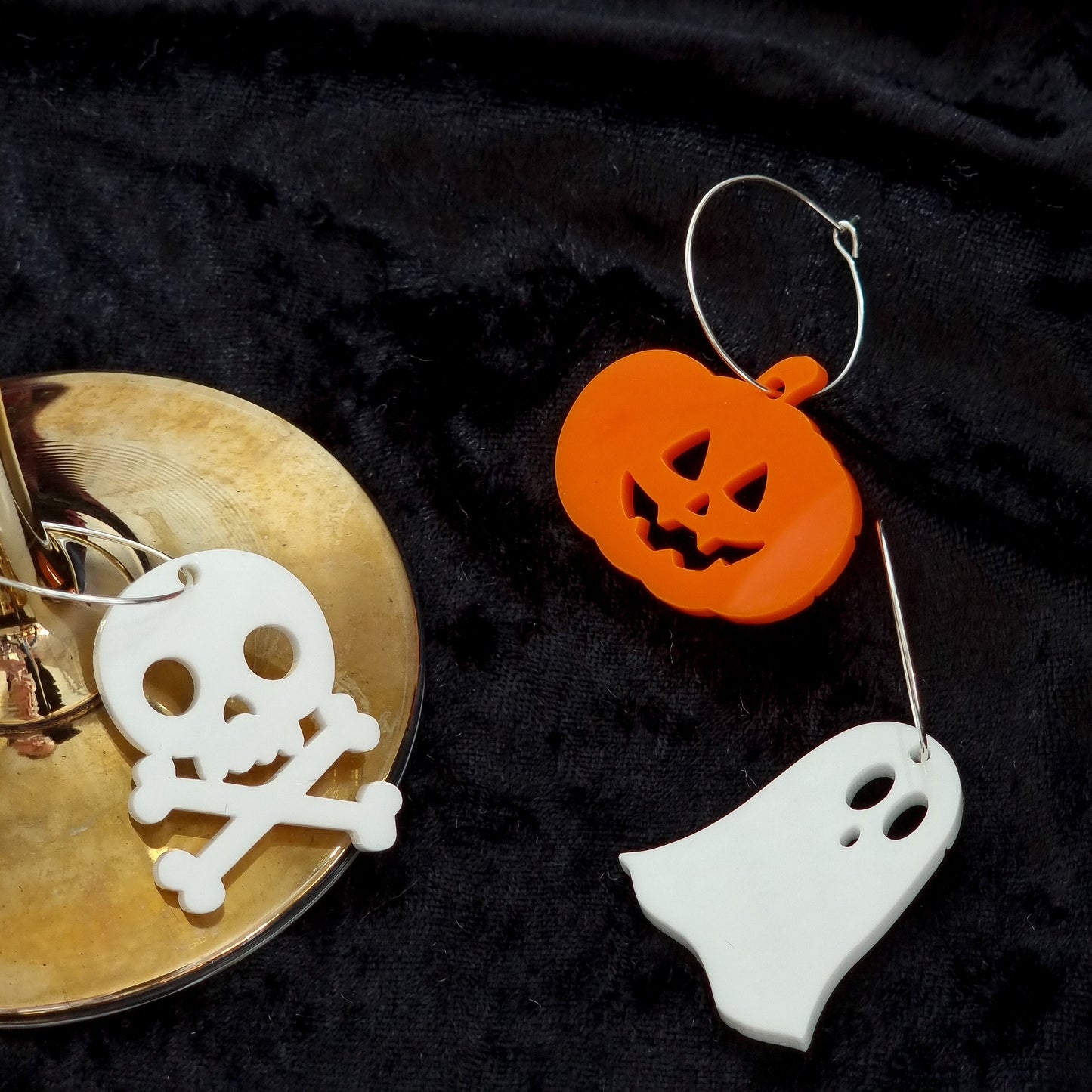 Pack of 8 Halloween Wine Charms - Drink Charms, Party Decorations, Acrylic Halloween Decoration, Spooky Decorations, Halloween Party,