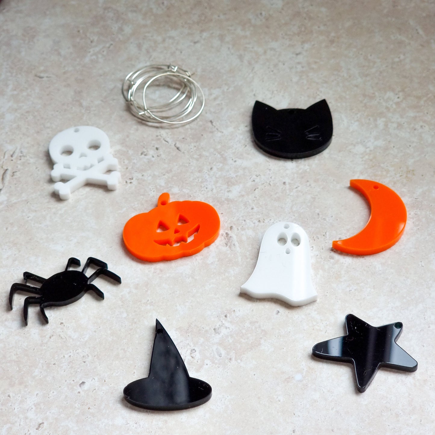 Pack of 8 Halloween Wine Charms - Drink Charms, Party Decorations, Acrylic Halloween Decoration, Spooky Decorations, Halloween Party,