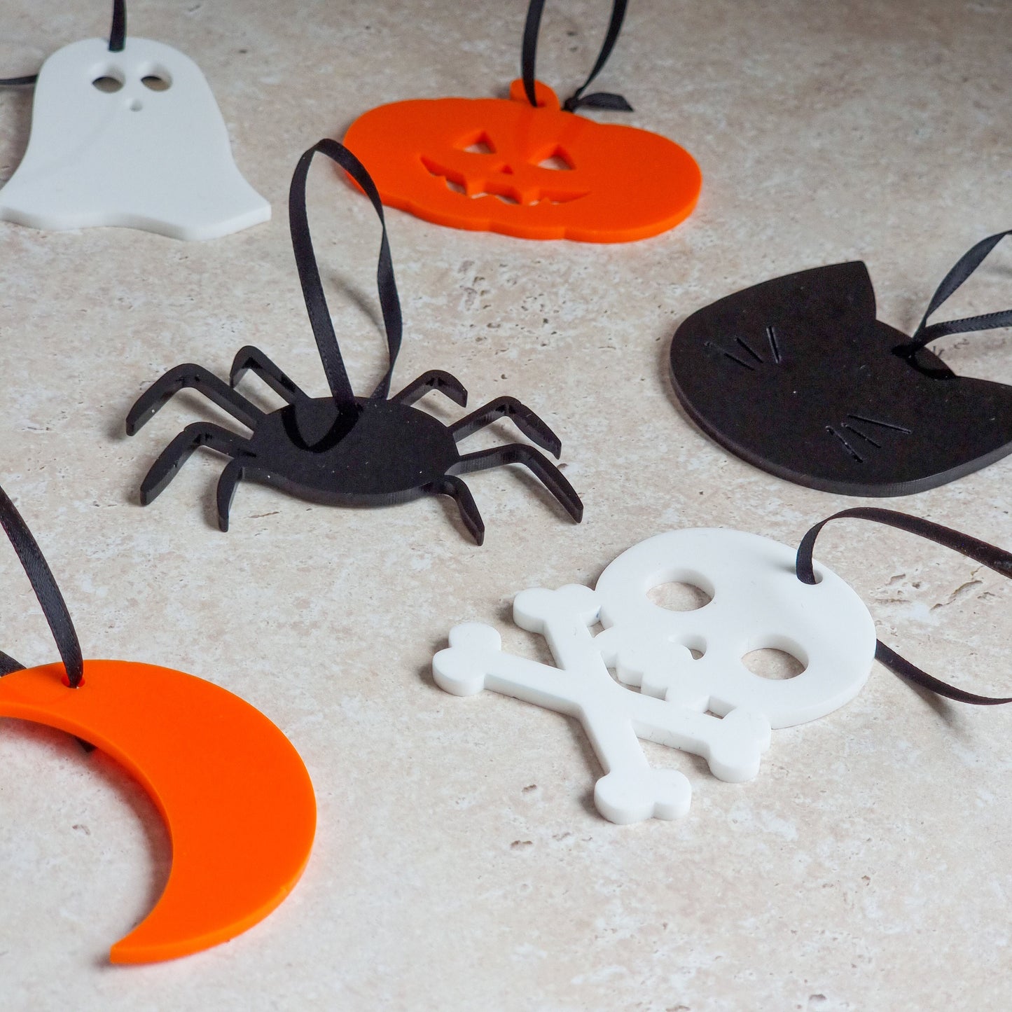 Pack of 8 Halloween Hanging Decorations - Spooky Decor, Party Decorations, Acrylic Halloween Decoration, Halloween Baubles, Halloween Party,